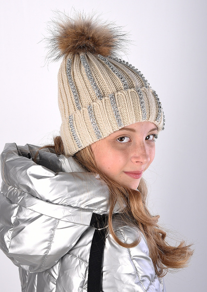100 Вязаная шапка для девочки "Стразы"