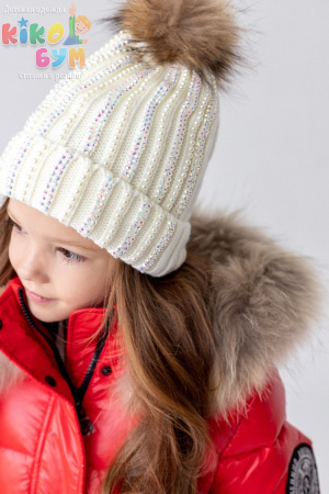 110 Вязаная шапка для девочки "Стразы-жемчуг"