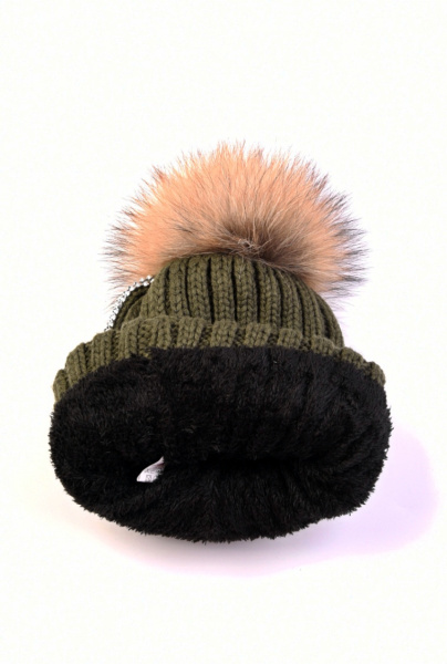 140 Вязаная шапка для девочки "Стразы-сетка"